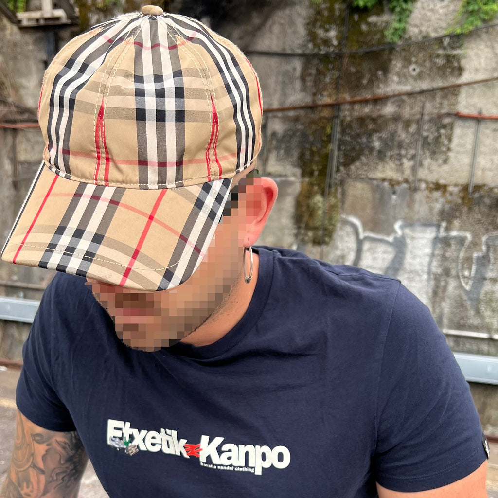 Camiseta Etxetik Kanpo
