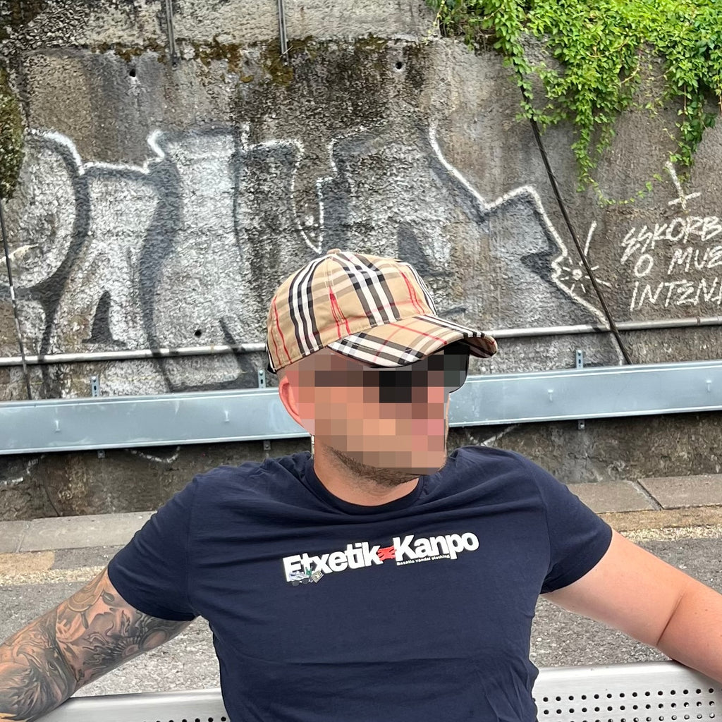 Camiseta Etxetik Kanpo