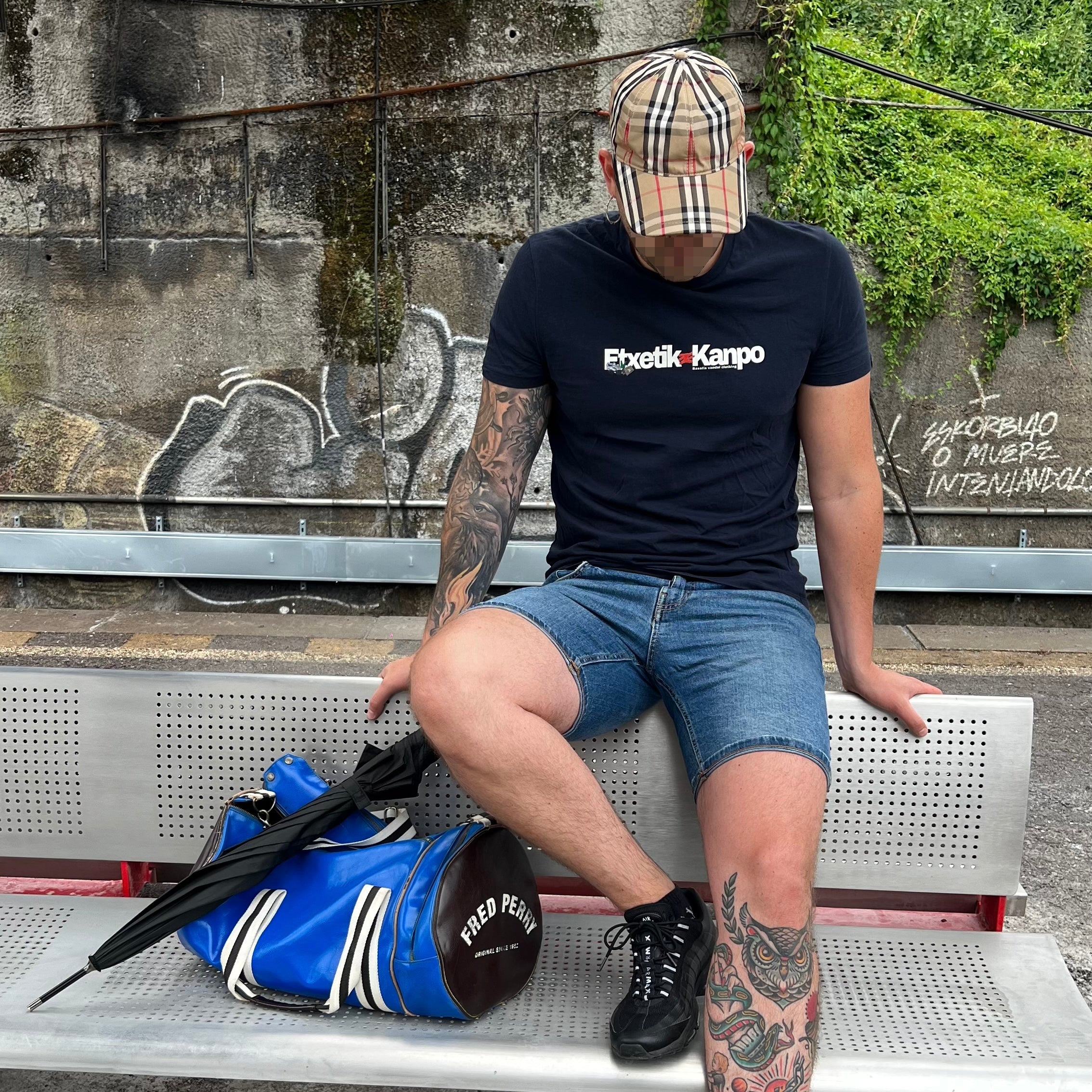 Camiseta Etxetik Kanpo