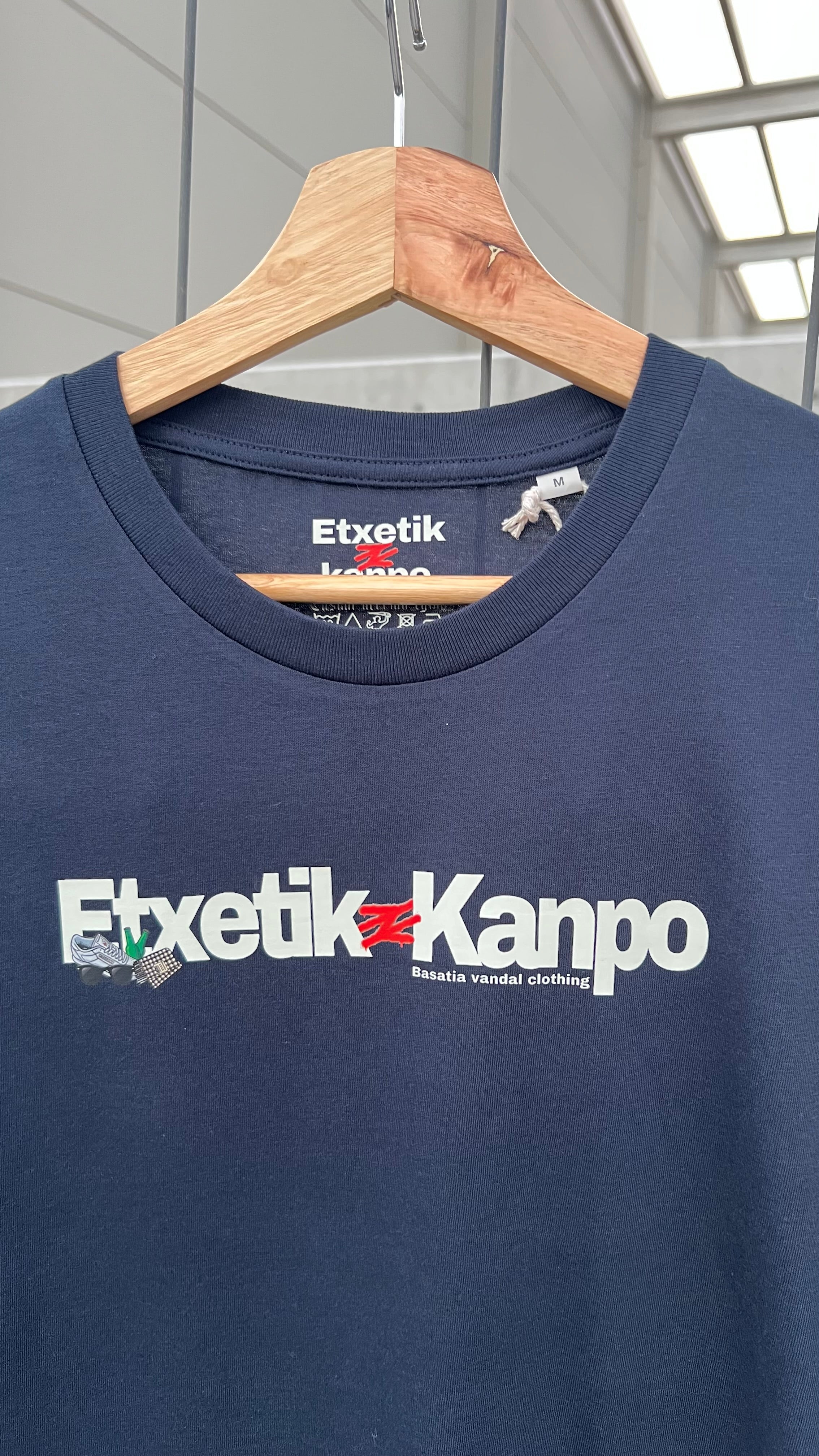 Camiseta Etxetik Kanpo