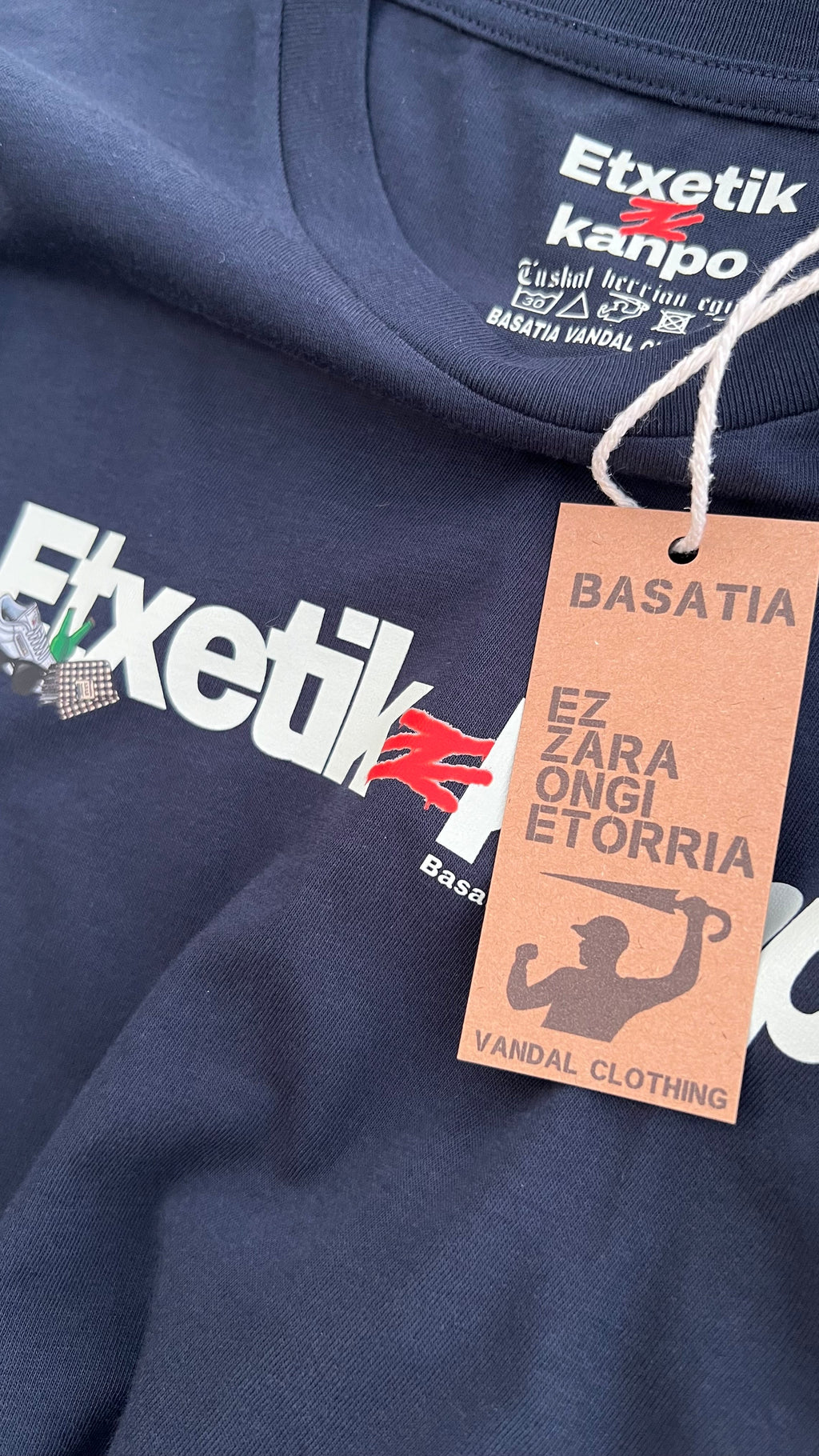 Camiseta Etxetik Kanpo